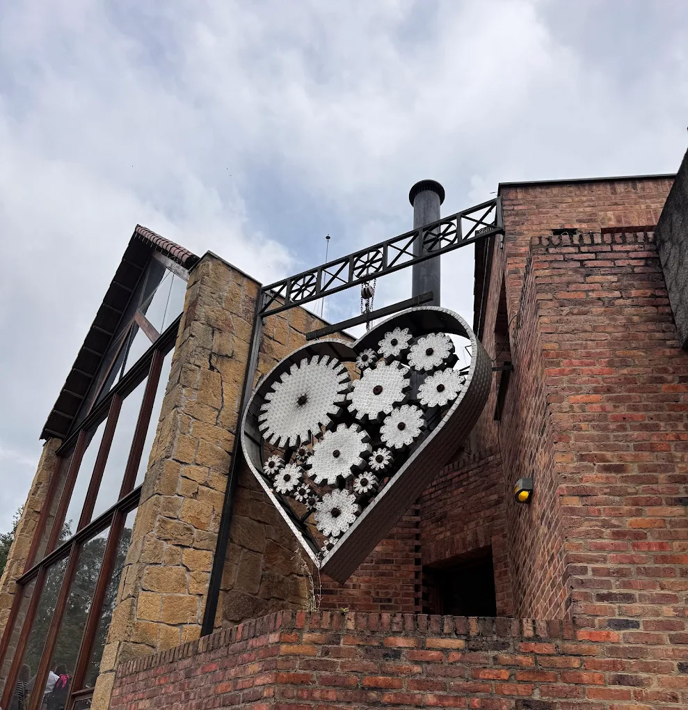 La Casa que Casa by Andrés Carne de Res